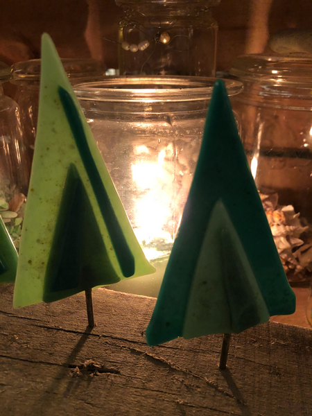 Tre juletræer i glas