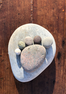Grå sten (12x10 cm) med 1 fod